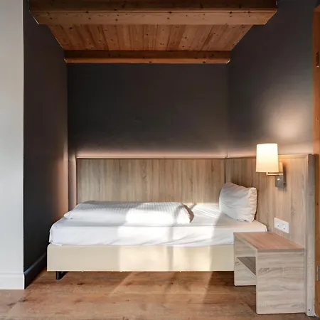 Schleuse Hotel 3*